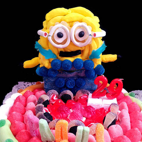 Pastel de chuches personalizado Los Minions